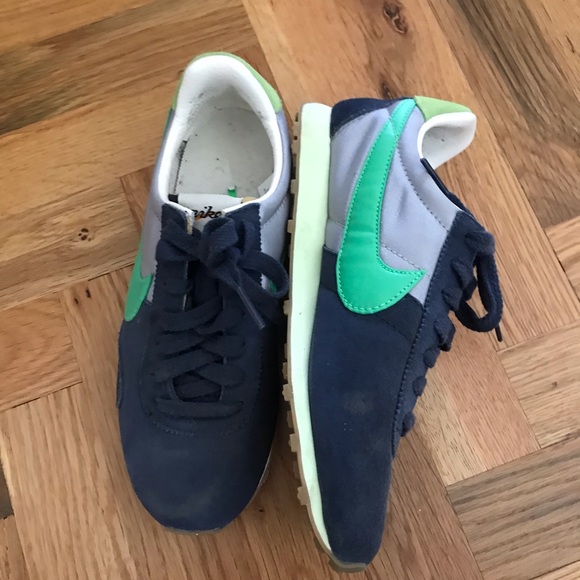 Nike Sneakers - Picture 3 of 5